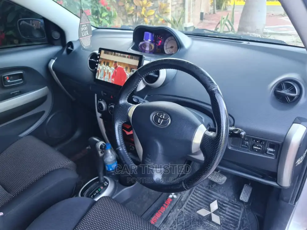 Toyota IST 2004 Silver