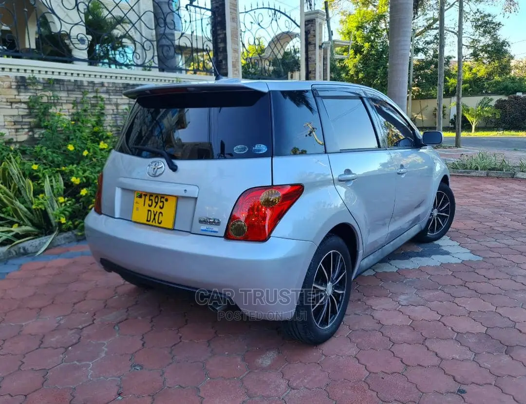 Toyota IST 2004 Silver