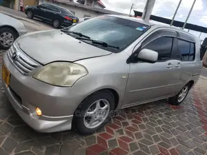 Toyota Raum 1.5 FWD 2004 Silver