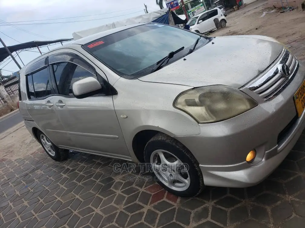 Toyota Raum 1.5 FWD 2004 Silver