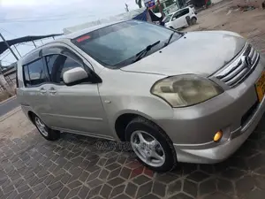 Toyota Raum 1.5 FWD 2004 Silver