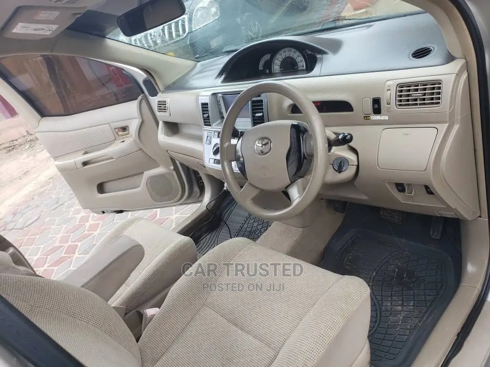 Toyota Raum 1.5 FWD 2004 Silver
