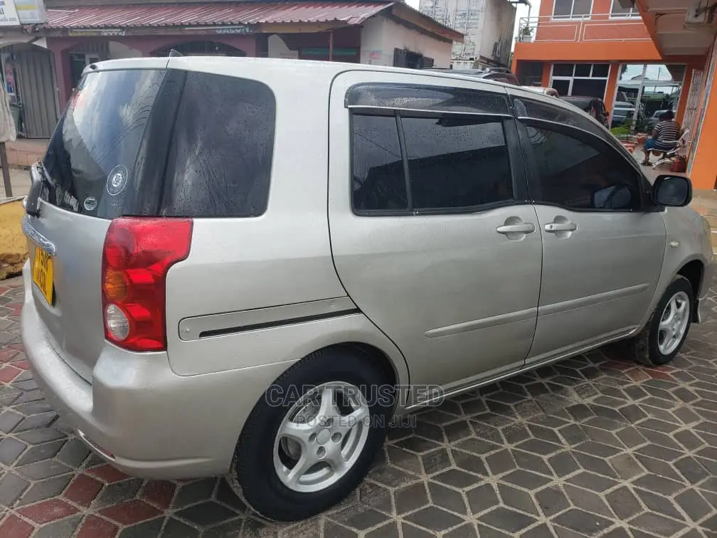 Toyota Raum 1.5 FWD 2004 Silver