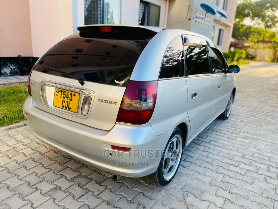 Toyota Nadia 2.0 150hp FWD 2002 Silver