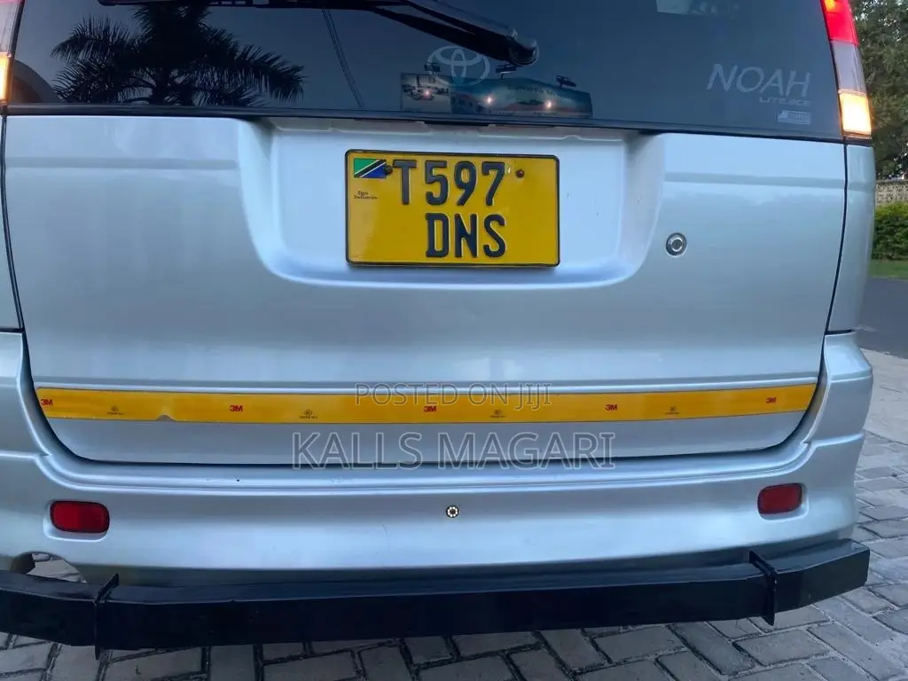 Toyota Noah 2001 Black