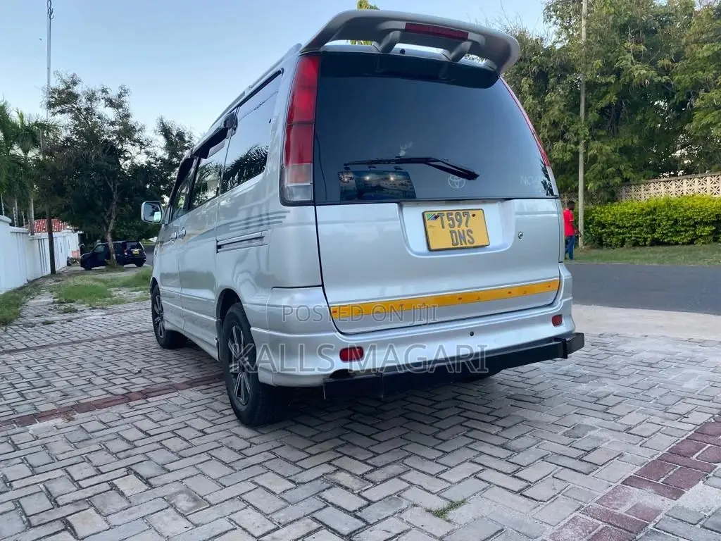 Toyota Noah 2001 Black