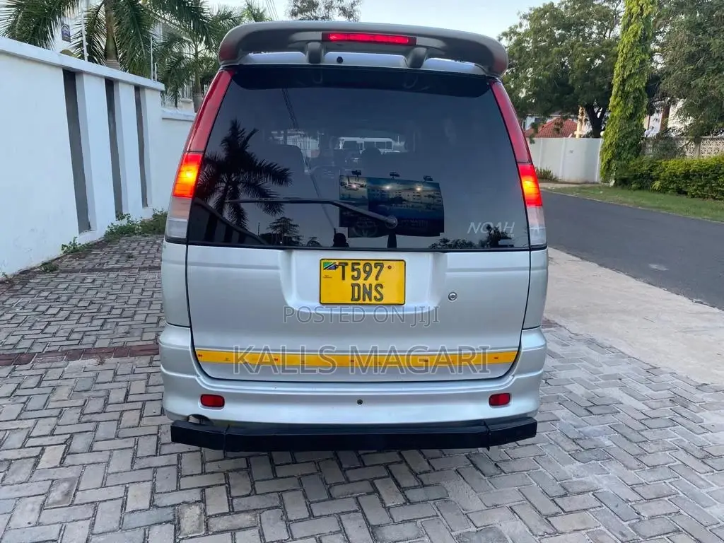 Toyota Noah 2001 Black
