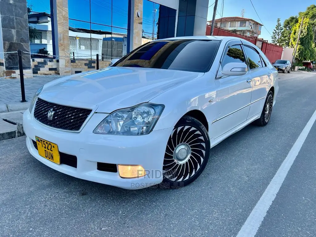 Toyota Crown 2006 White