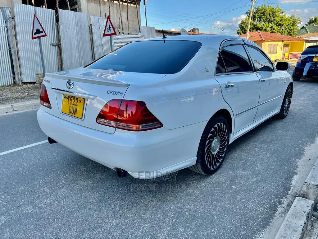 Toyota Crown 2006 White