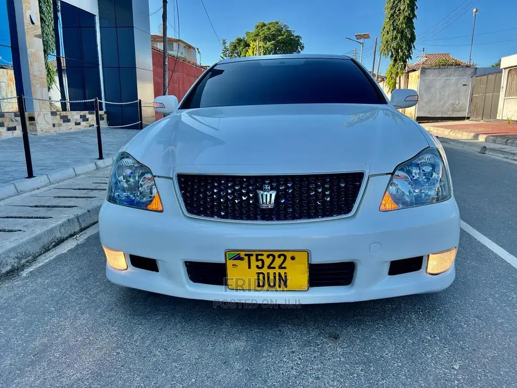 Toyota Crown 2006 White