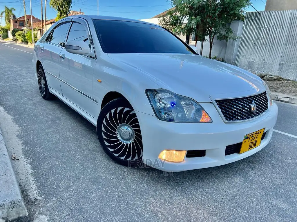 Toyota Crown 2006 White
