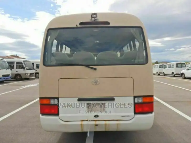 Toyota Coaster 2000 Beige
