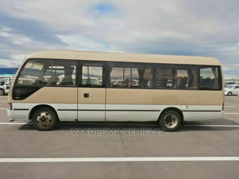 Toyota Coaster 2000 Beige