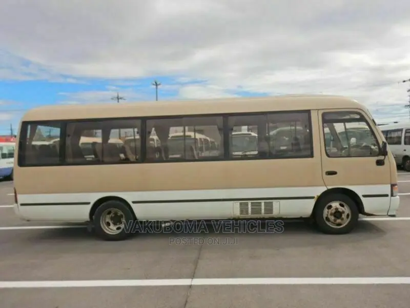 Toyota Coaster 2000 Beige