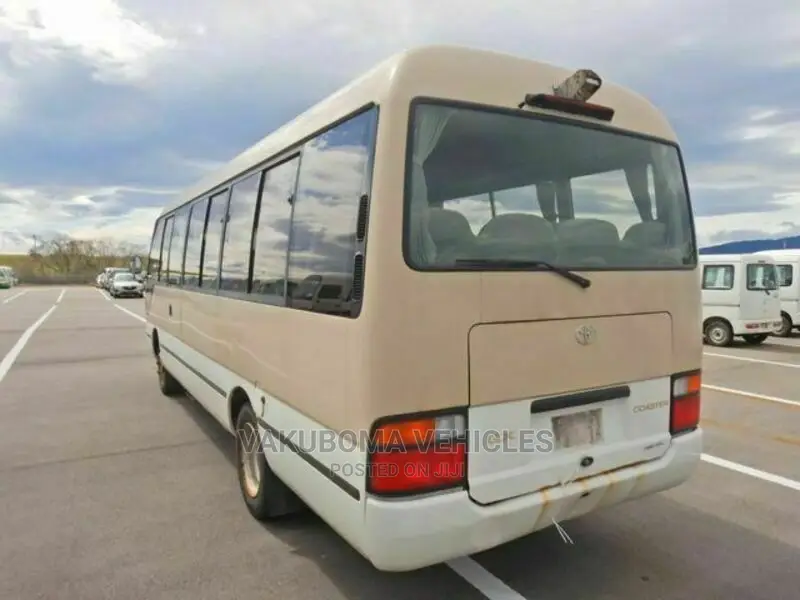 Toyota Coaster 2000 Beige
