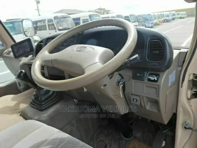 Toyota Coaster 2000 Beige