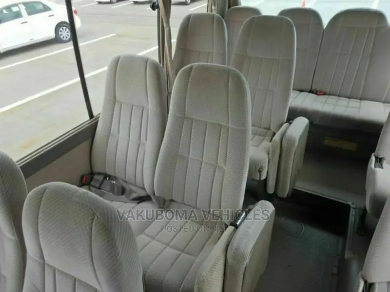 Toyota Coaster 2000 Beige