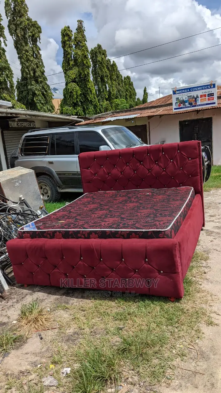 Kitanda Na Godoro Lake 6×6 Inchi 12