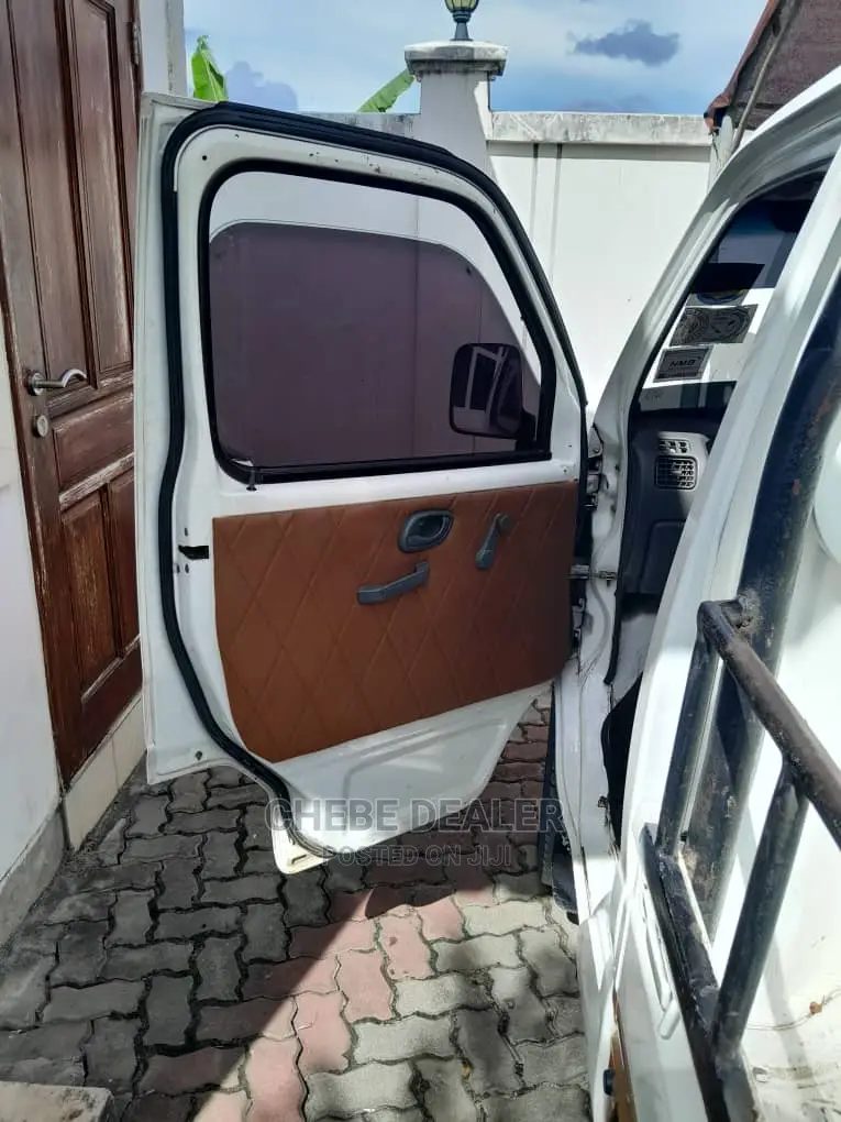 Suzuki Super Carry 2001 White