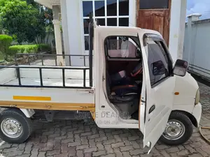 Suzuki Super Carry 2001 White