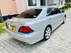 Toyota Crown Royale 2005 Silver