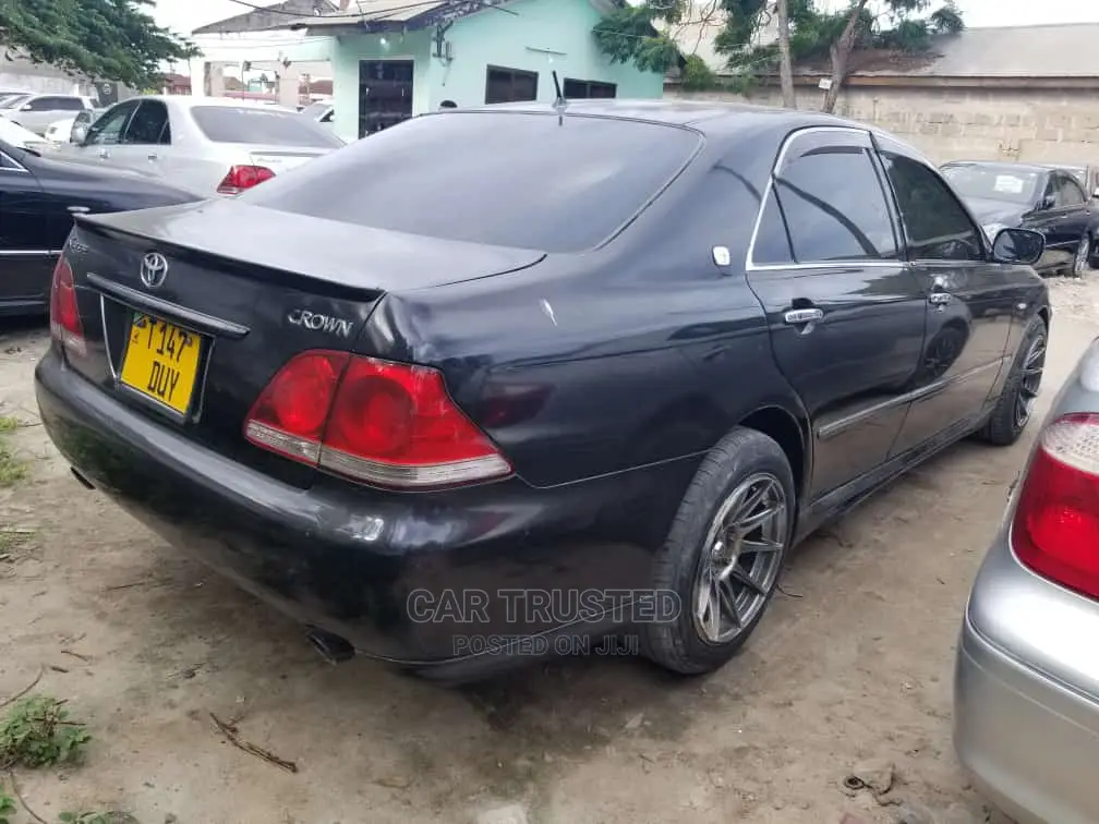 Toyota Crown 2005 Black