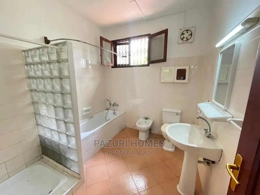 5bdrm Bungalow in Masaki for Rent
