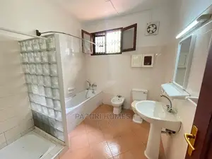 5bdrm Bungalow in Masaki for Rent