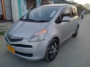 Toyota Ractis 1.5 FWD 2007 Silver
