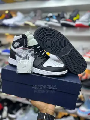 Airnike Black White