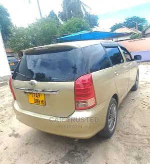 Toyota Wish 2006 Gold