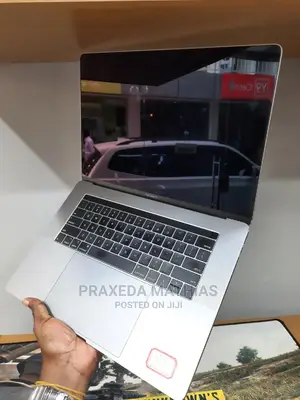 Laptop Apple MacBook Pro 2018 16GB Intel Core I7 SSD 512GB
