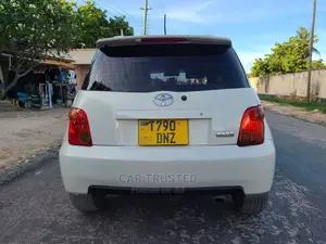 Toyota IST 2003 White