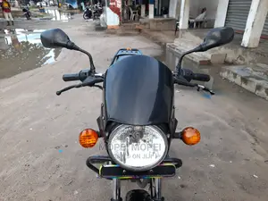 Bajaj Boxer X125 2022 Purple