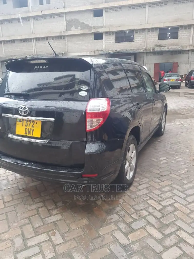 Toyota Vanguard 2010 Black