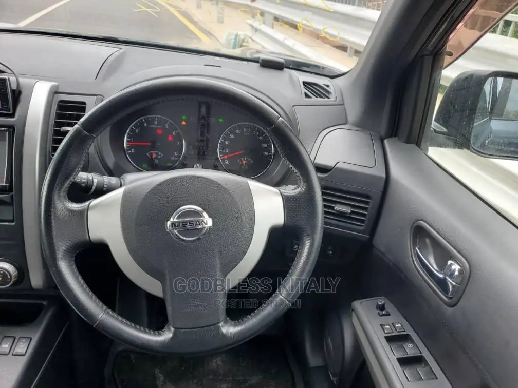 Nissan X-Trail 2011 Gray