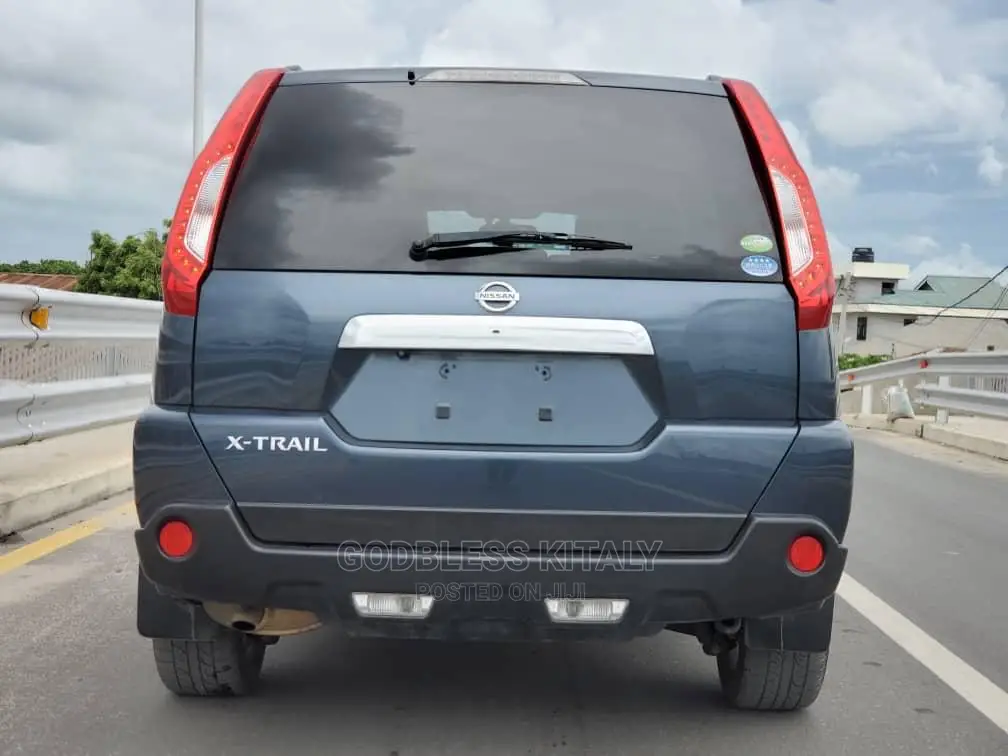Nissan X-Trail 2011 Gray