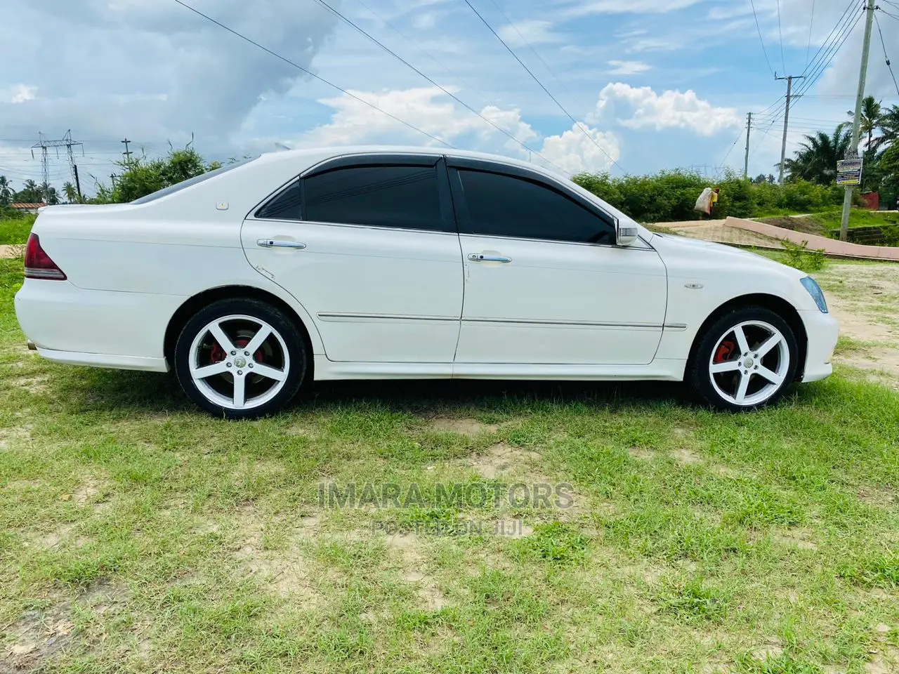 Toyota Crown 2004 White