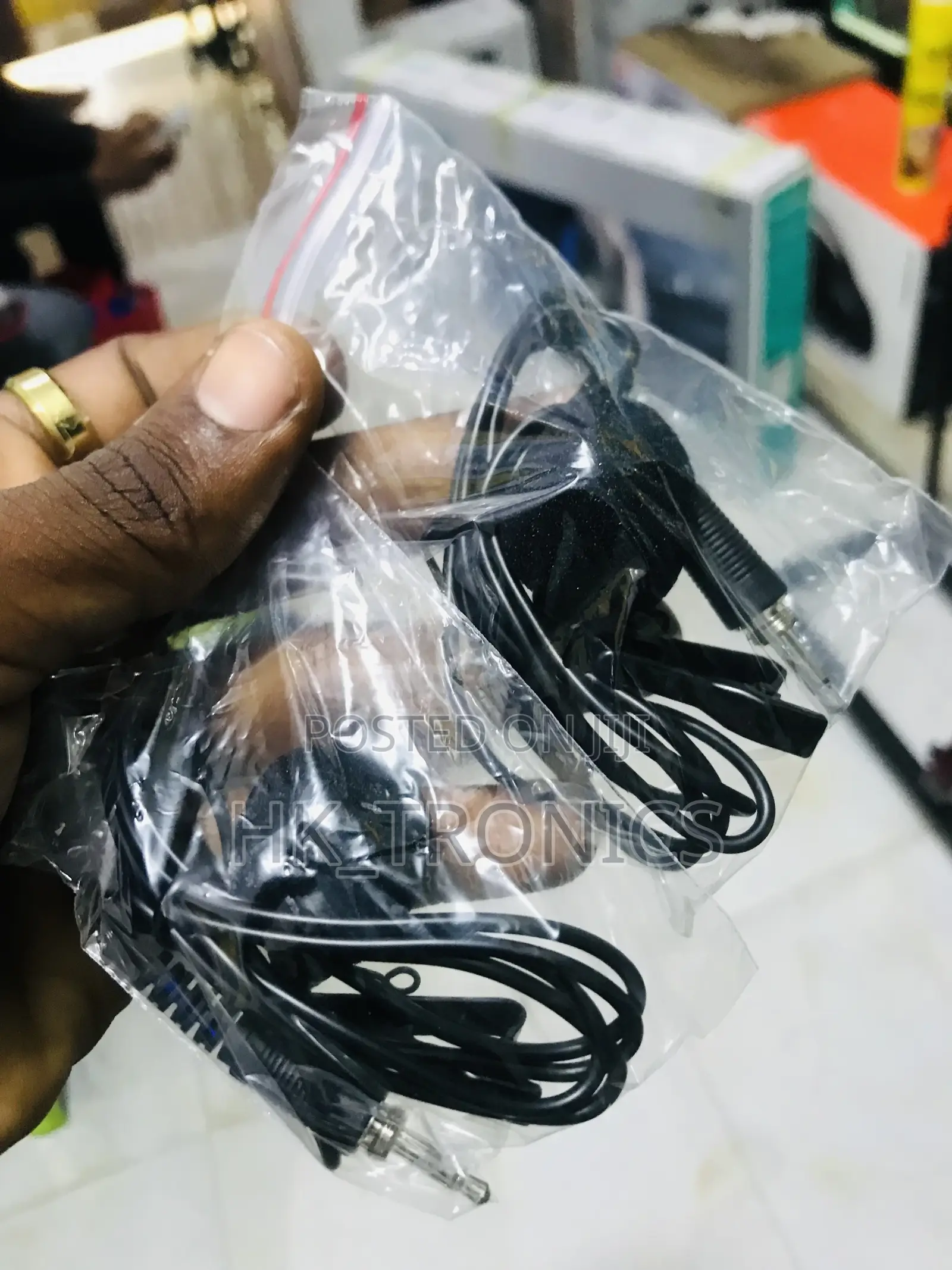 SHURE WIRLESS MICROPHONE (Headband and Coller)