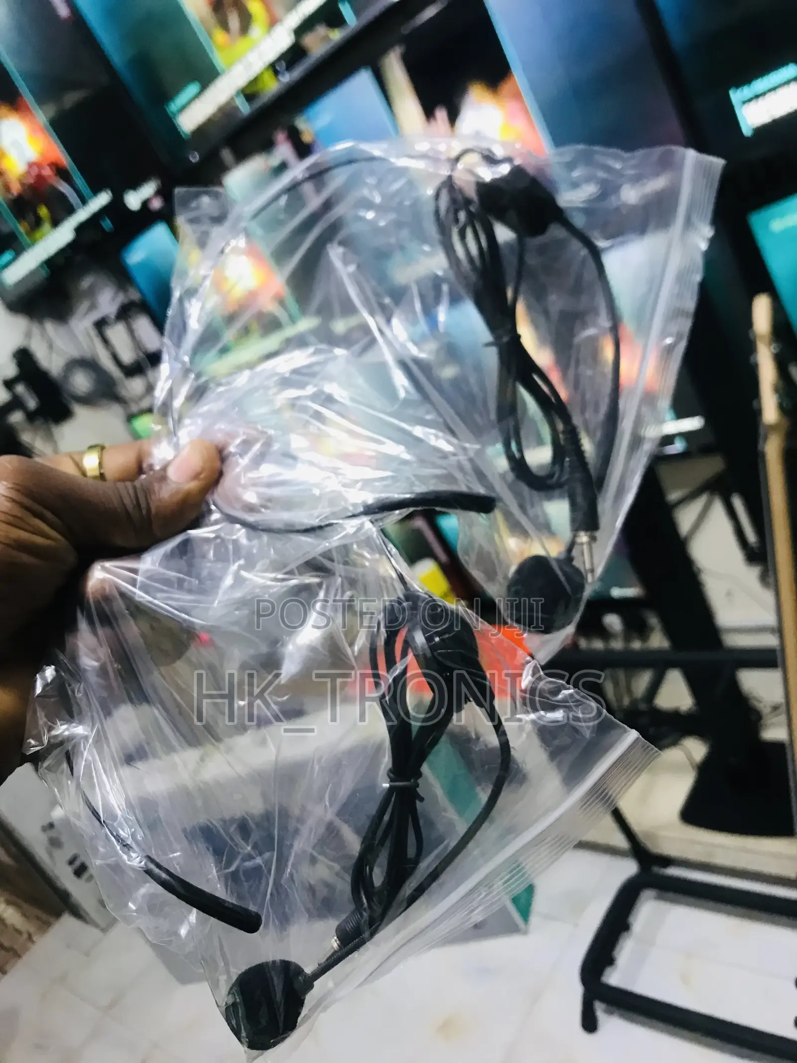 SHURE WIRLESS MICROPHONE (Headband and Coller)
