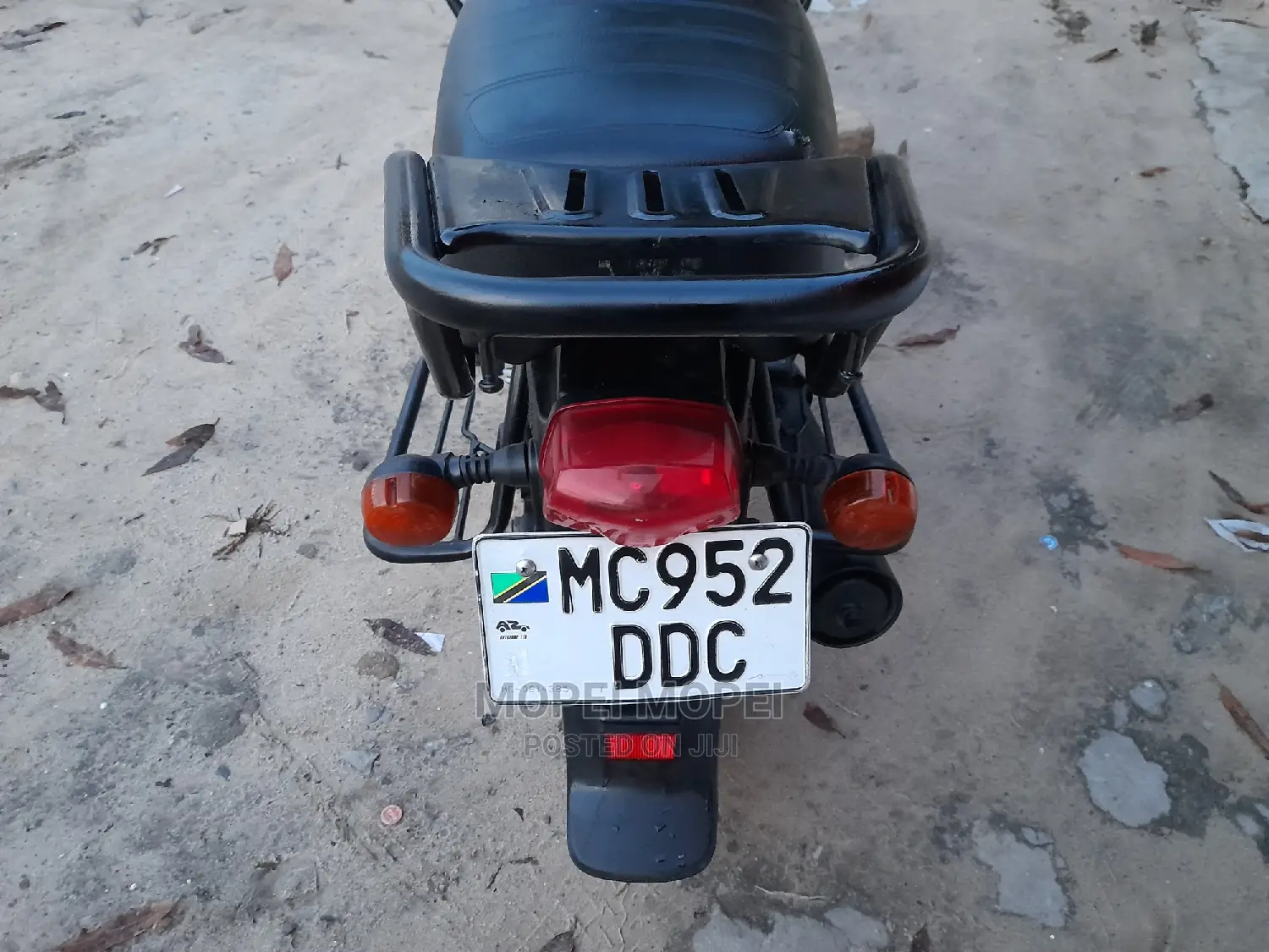 New TVS HLX 125 2022 Green