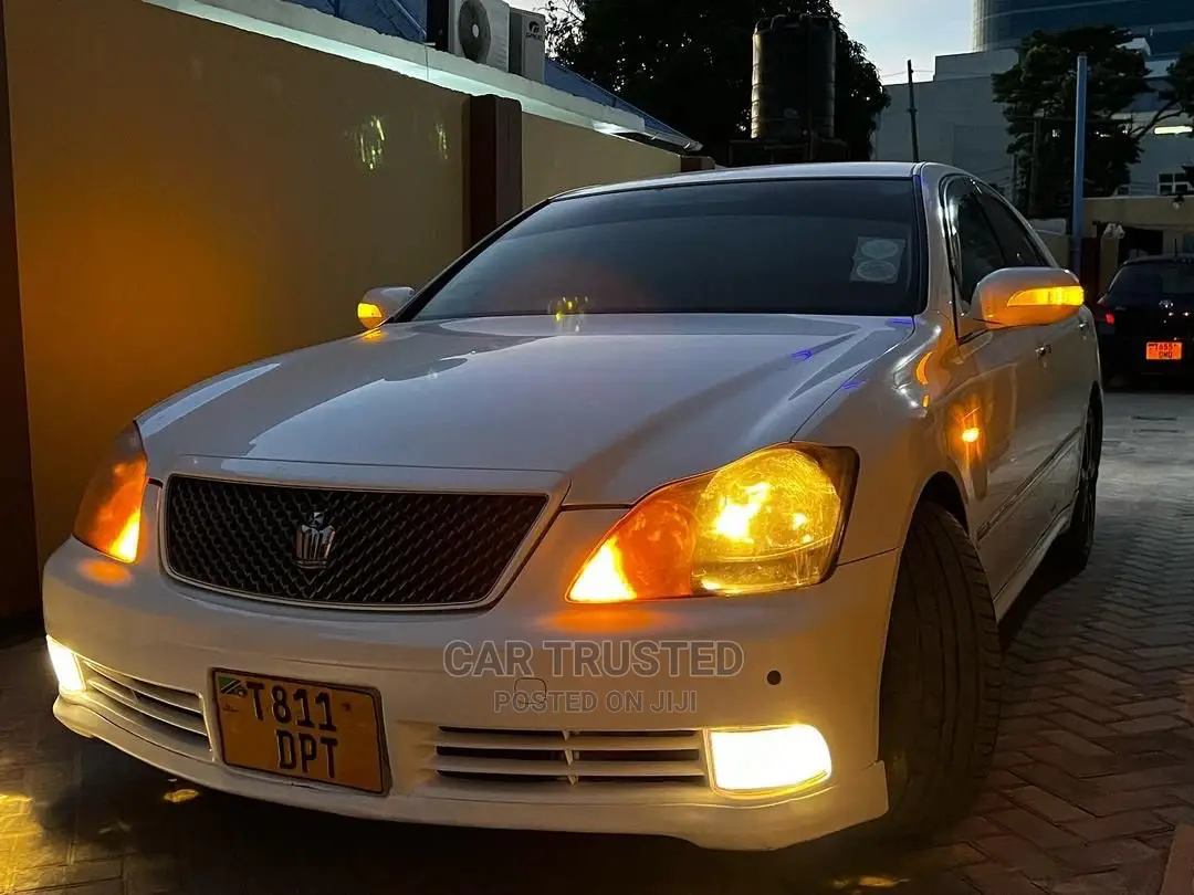 Toyota Crown Royale 2005 White