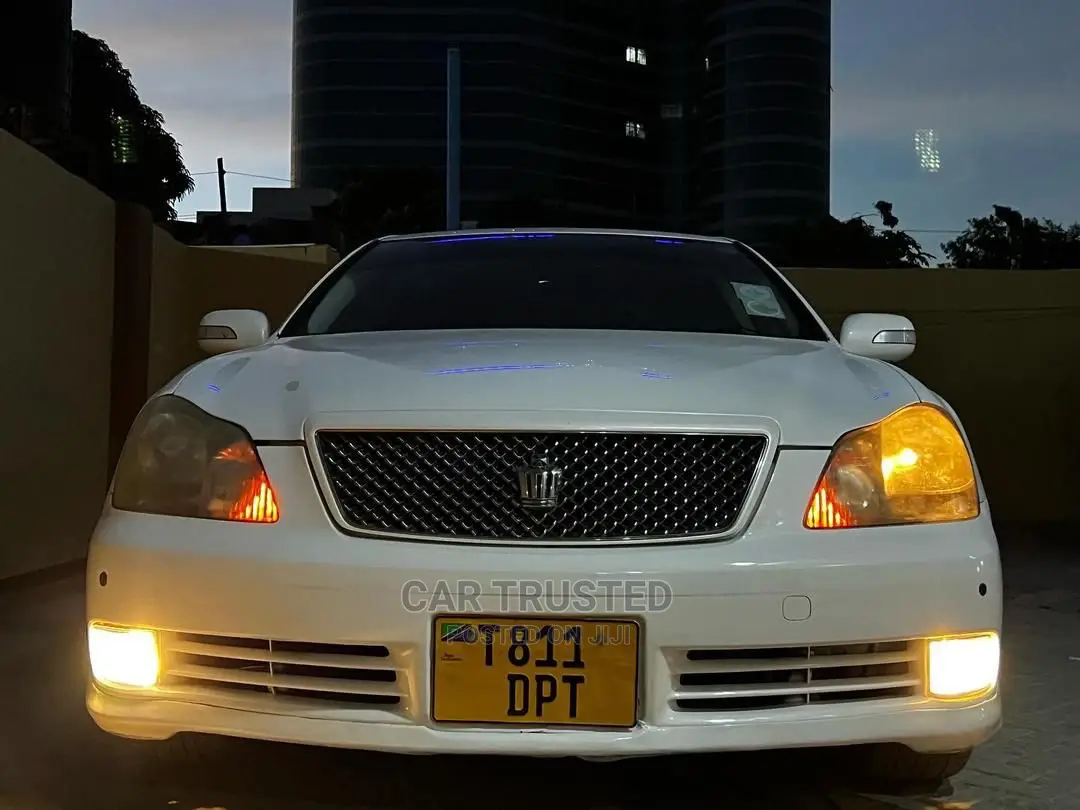 Toyota Crown Royale 2005 White