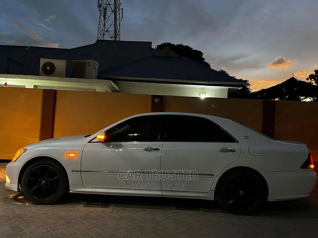 Toyota Crown Royale 2005 White