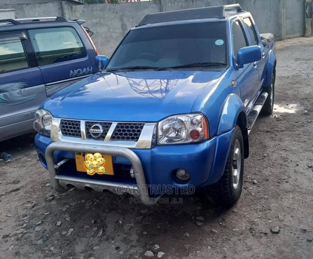 Nissan Pick-Up 2004 Blue