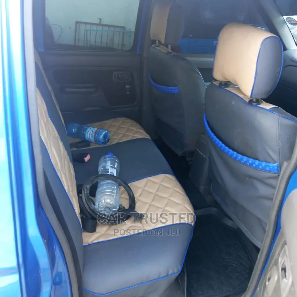Nissan Pick-Up 2004 Blue