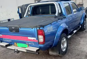Nissan Pick-Up 2004 Blue