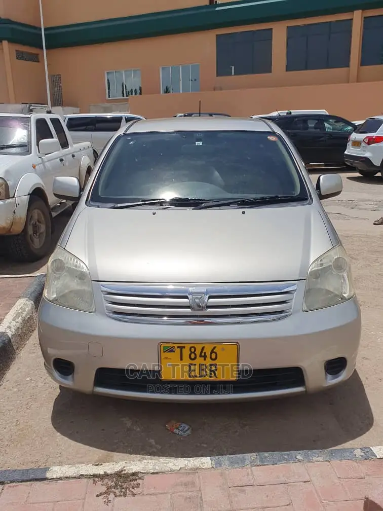 Toyota Raum 1.5 FWD 2006 Silver
