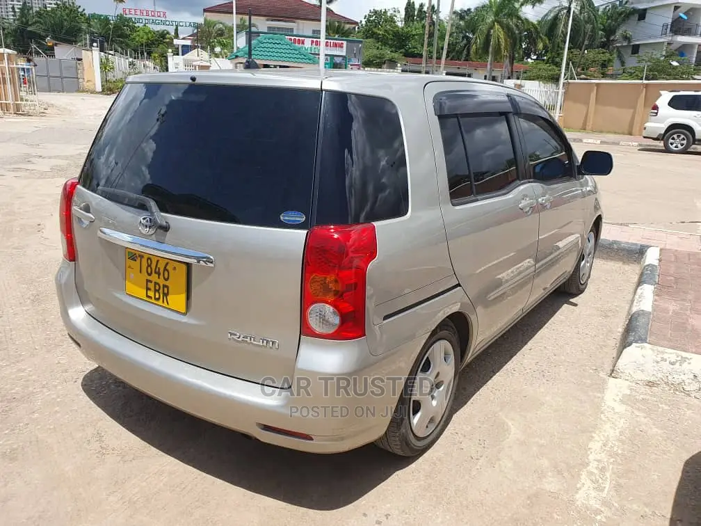 Toyota Raum 1.5 FWD 2006 Silver