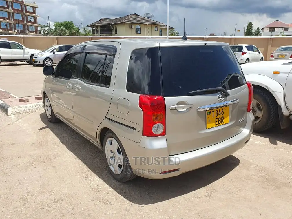 Toyota Raum 1.5 FWD 2006 Silver